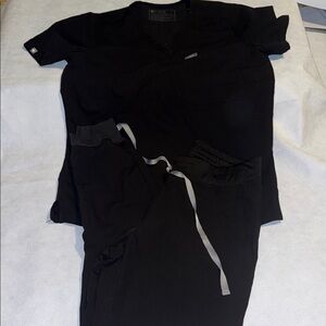 FIGS Black size small scrub set, cuffed bottoms, great condition